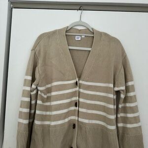 GAP Tan and Cream Cardigan Sweater